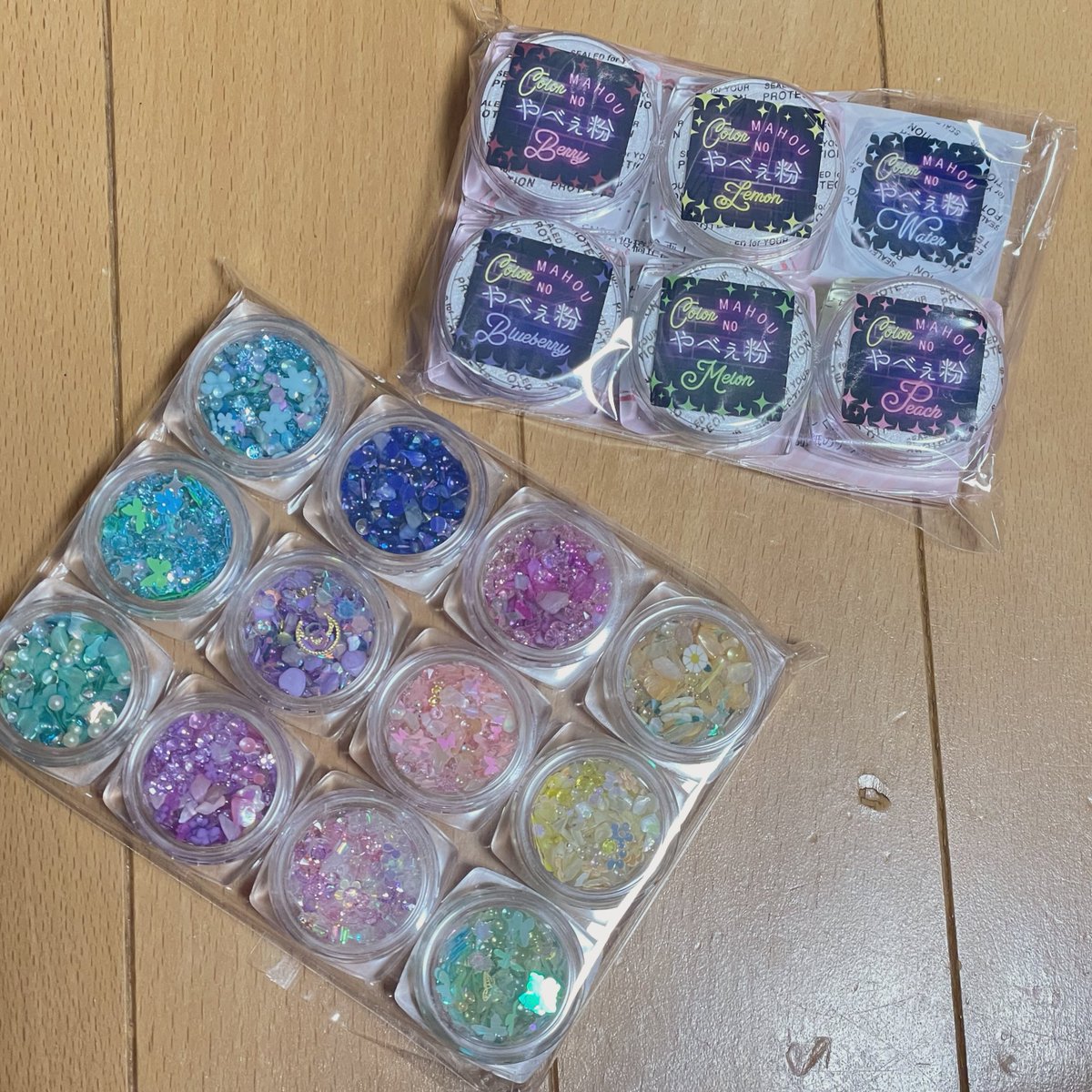 akrn_015's tweet photo. めーーっちゃ久しぶりの投稿。。

2年近く更新出来ていませんでした。
アクセサリー作りも出来ていませんでした。

また、ゆっくりものづくりを
楽しんでいけたらいいなと
思ってます。

今年���久しぶりにレジン道さんと
隠れ工房Green Oceanさんの
福袋を購入しました。 https://t.co/WNCUhDyx8d