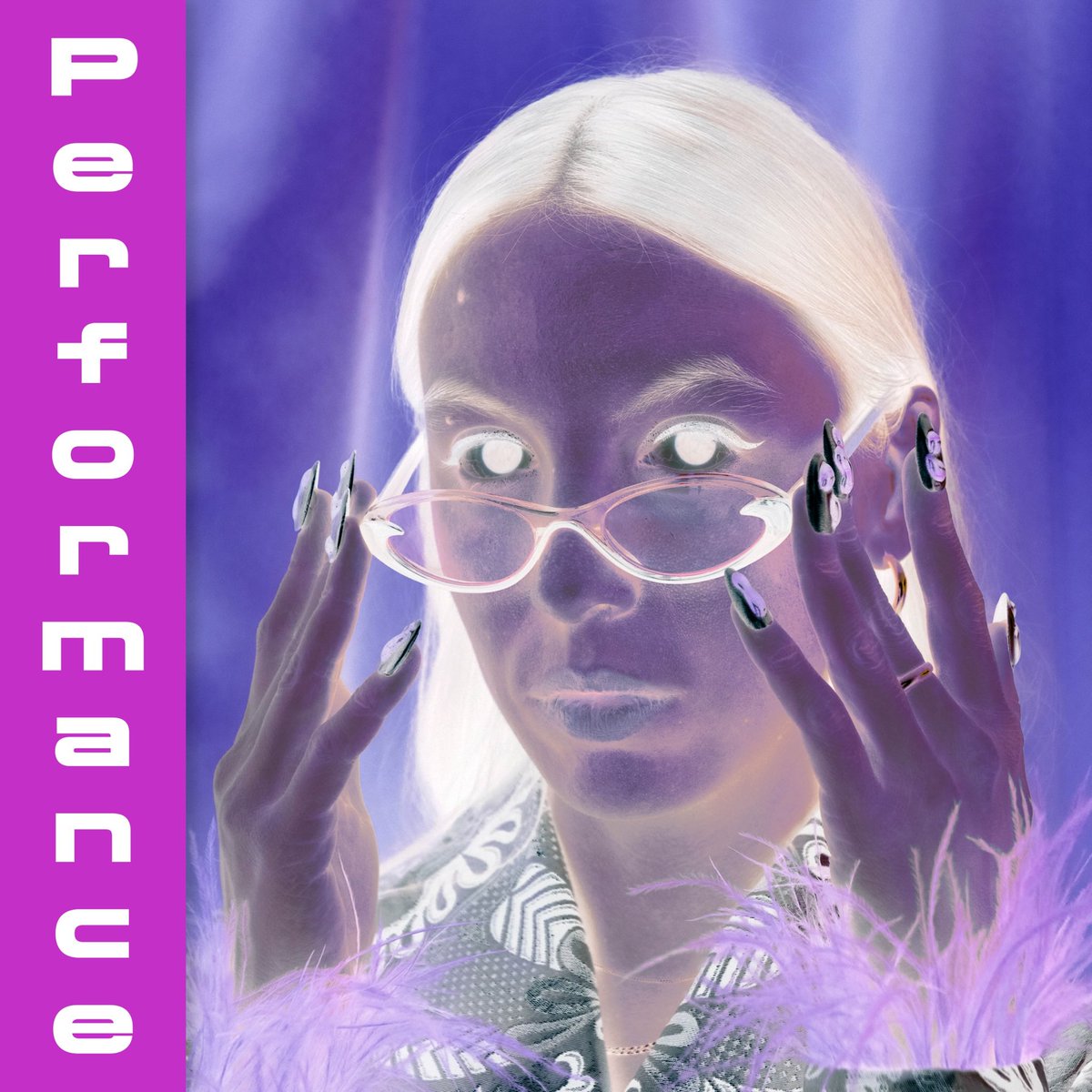 Aujourd’hui les expositions « La Position de l’Amour » et Binta Diaw « Paysages » sont ouvertes et gratuites 11h-19h ❄️ 

🦋Prune Phi vous attend pour pour sa performance « Otherworld communication » de 14h à 16h 💜
👉réserver : form.jotform.com/prunephi/consu…