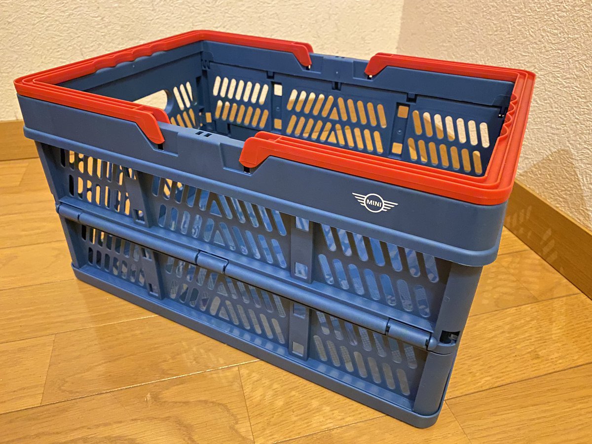 aknakn24's tweet photo. #MINIスタンプラリー の景品GET🛒✨ 折り畳み式でコンパクト!色もさりげないロゴもかわちぃ🤤❤️MINIちゃんに載せたらもっとかわちぃんだろうな💭次のスタンプラリーも参加しよっと🚘🔥各地回るのにお付き合いしてくれる方募集しますね🤭 #mini #minicooperd https://t.co/3qfctzyRpC https://t.co/RnzXNQkYnw