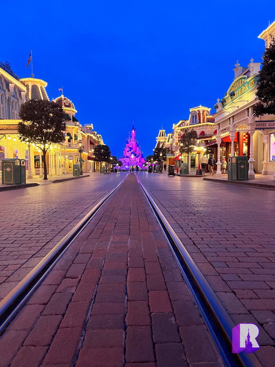 DLPReport's tweet photo. Peaceful Main Street at opening this morning ✨ https://t.co/TpJIPmyXet