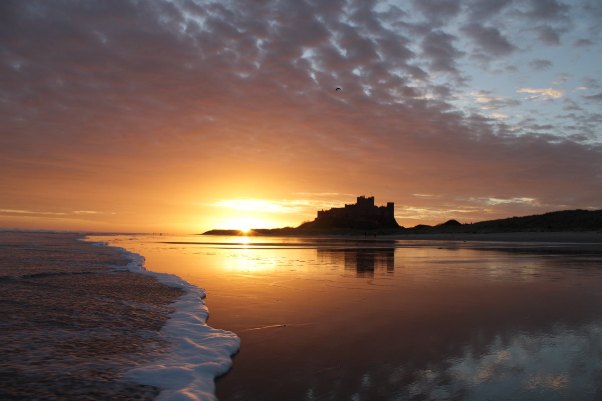 Good morning, my favourite pic of a place where I m not sure there are more stunning #sunrises anywhere! #BamburghCastle #NorthumberlandCoast 📸💙
