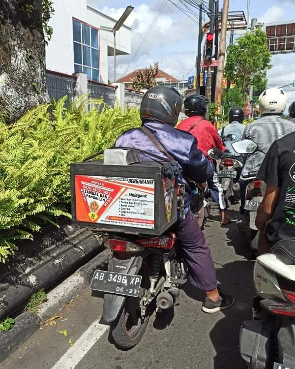merapi_uncover's tweet photo. Barangkali masyarakat ada yg membutuhkan saat urgent dijalan https://t.co/Hj2QEZWA1Y