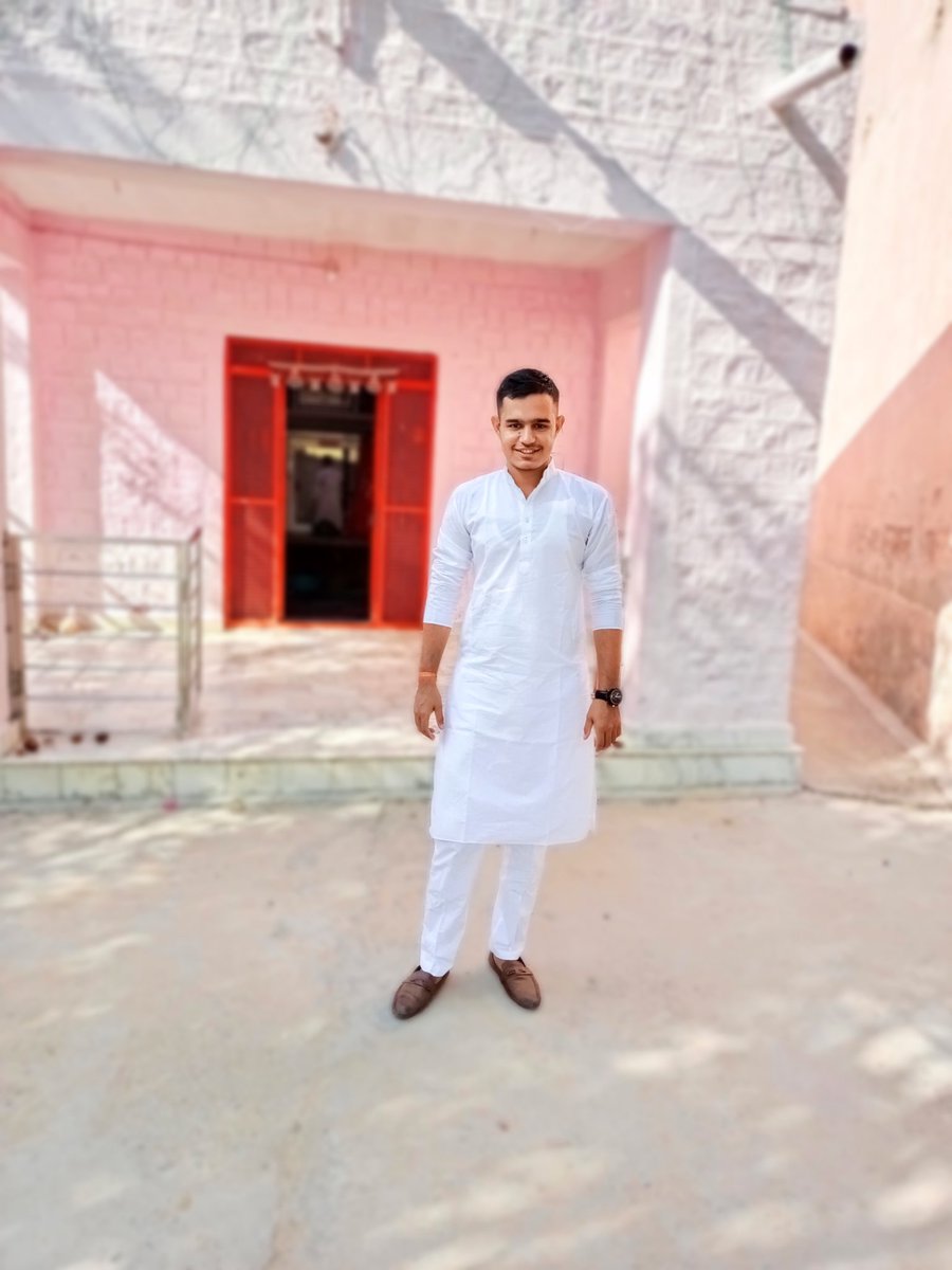 sunilkunkana_'s tweet photo. समुद्र में फना होना तो किस्मत की कहानी है..
दुःख तो उन पर होता है जो किनारों पर ही मर जाते हैं....
#SunilChoudharyDegana https://t.co/XZTooypRGq