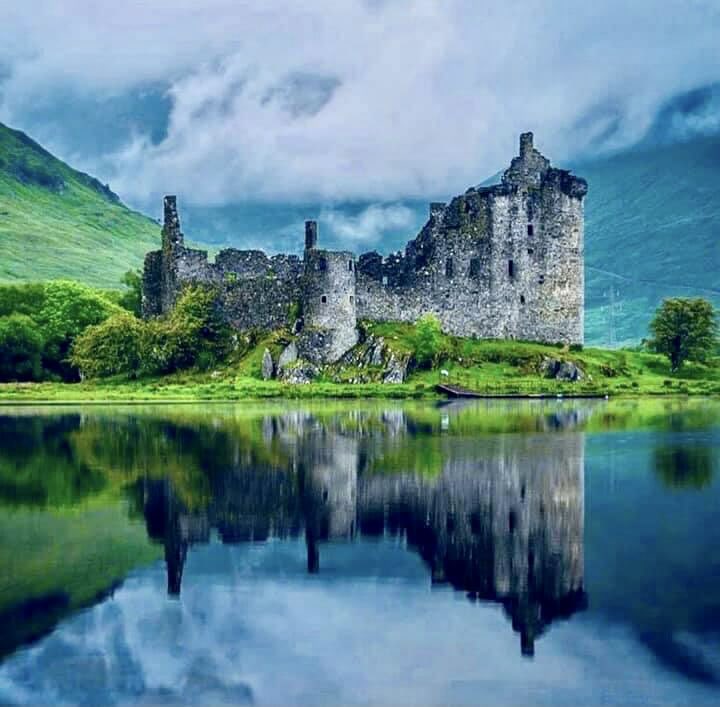 Happy Sunday 💙🏴󠁧󠁢󠁳󠁣󠁴󠁿
#kilchurncastle 
#lochawe 
#dalmally 
#scotland 
#landscapes