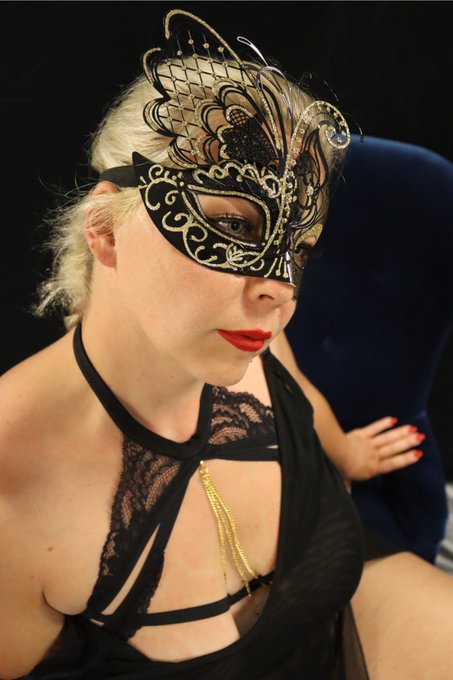 Happy Sunday 😘  #blonde #masked #greeneyes #redlips #makeup #model #modelshooting #photoshoot #bbw #chubby<a href="/tag/blonde"class="tags">#blonde</a><a href="/tag/masked"class="tags">#masked</a><a href="/tag/greeneyes"class="tags">#greeneyes</a><a href="/tag/redlips"class="tags">#redlips</a><a href="/tag/photoshoot"class="tags"><span>#photoshoot</span></a><a href="/tag/model"class="tags"><span>#model</span></a><a href="/tag/beautiful"class="tags"><span>#beautiful</span></a><a href="/tag/fun"class="tags"><span>#fun</span></a><a href="/tag/curvy"class="tags"><span>#curvy</span></a><a href="/tag/makeup"class="tags"><span>#makeup</span></a>