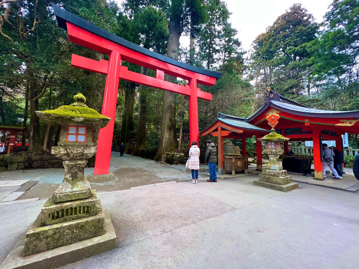 「今日は箱根神社に行ってました。美味しかったです。 」|うめしゅのイラスト