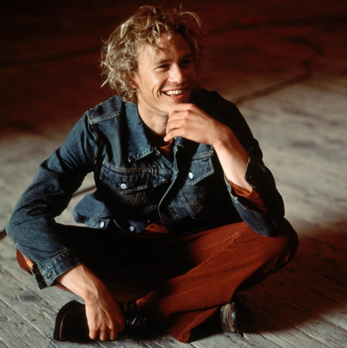 SeriesUpdateFR's tweet photo. 15 ans déjà aujourd'hui que Heath Ledger nous a quittés.🌹 https://t.co/4zUsgEjtRH