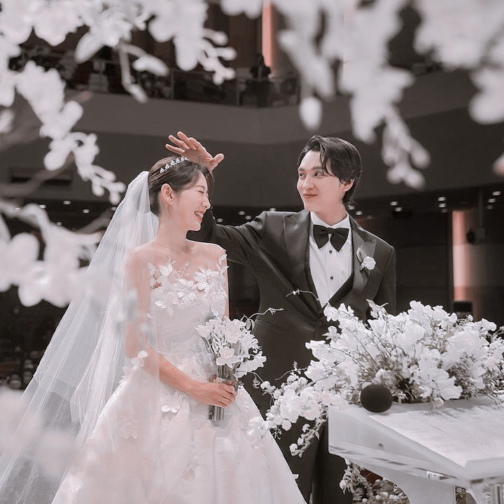 SHINHYEFILES's tweet photo. 230122 happy first wedding aniversary. it's been one year since you became husband and wife and you have been blessed with a cute baby boy. i hope you are healthy and happy always ♡︎

#PARKSHINHYE #CHOITAEJOON #박신혜 #최태준 https://t.co/zG6BVhB88P