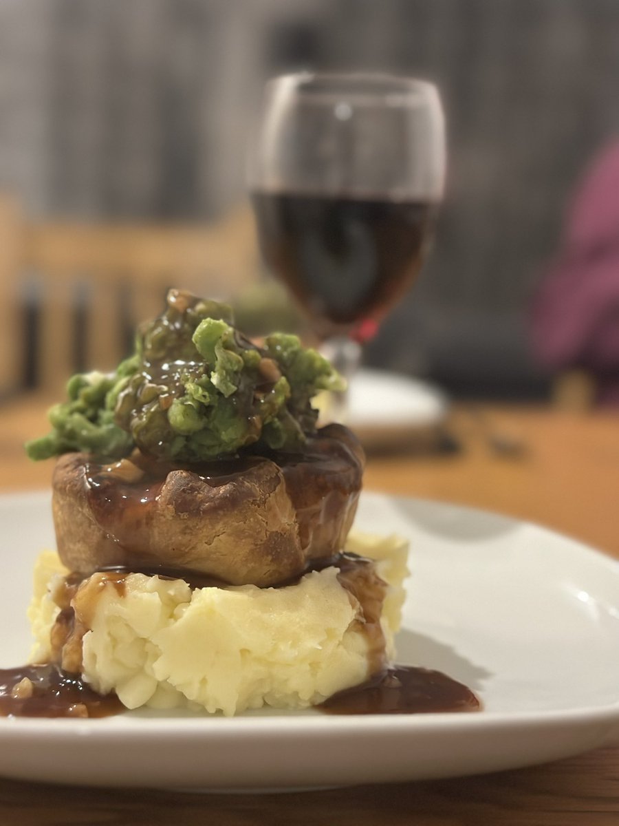 A Minor Crisis (@aminorcrisis) on Twitter photo 