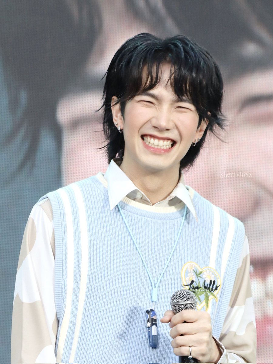 Sheepp15's tweet image. I'm not gonna stop loving, supporting Biu. I will always be by your side and I'm so proud of you💙.

#WeLoveBuild
#BuildJakapan @Buildbuilddd