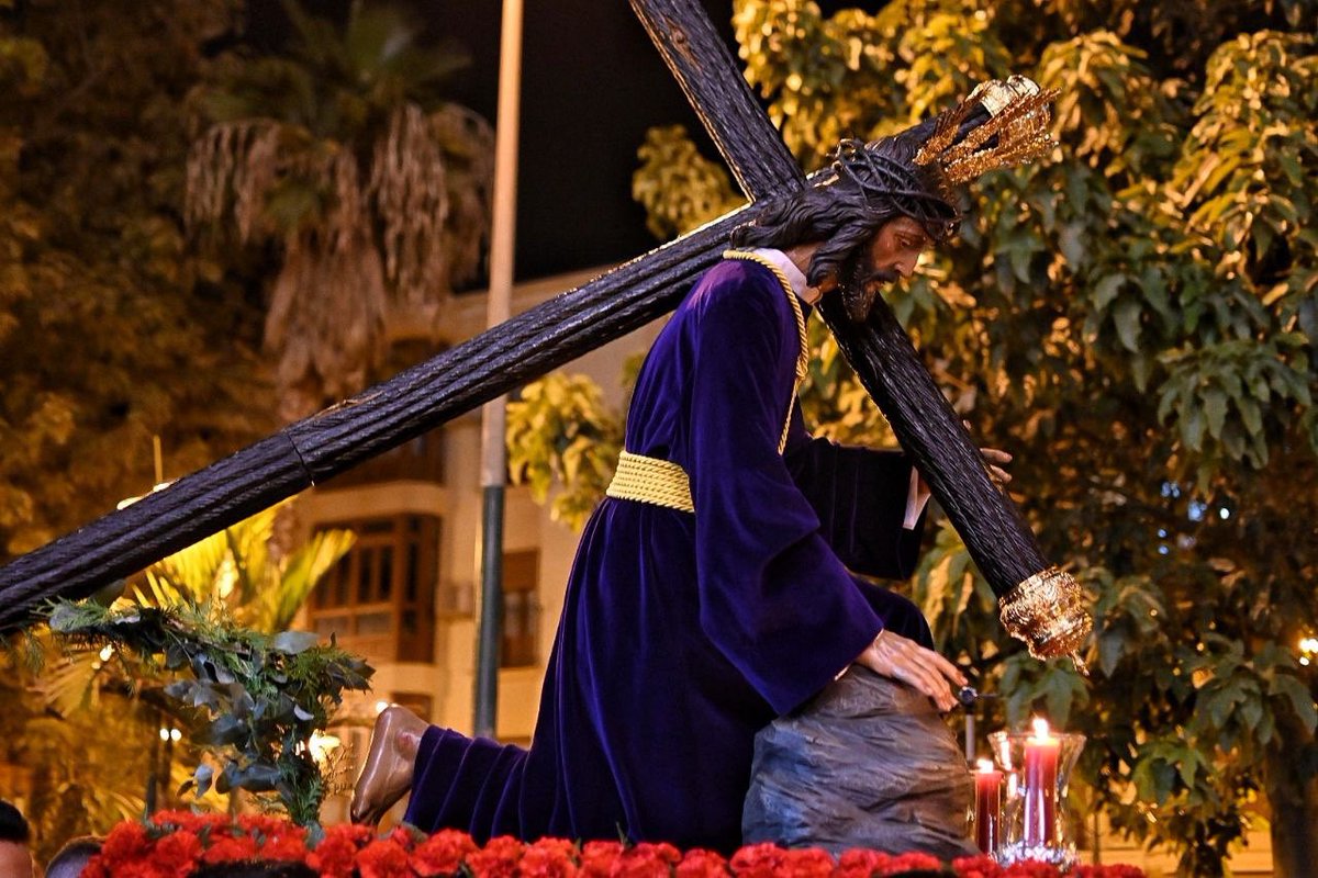RociodeMalaga's tweet photo. ⚜️ Lectura del Santo Evangelio según San Mateo (4,12-23):

«Venid en pos de mí y os haré pescadores de hombres».

📸 ⁦@FernandoRUIzNar⁩ 

#CofradíasMLG https://t.co/ZpOm7iMKOd