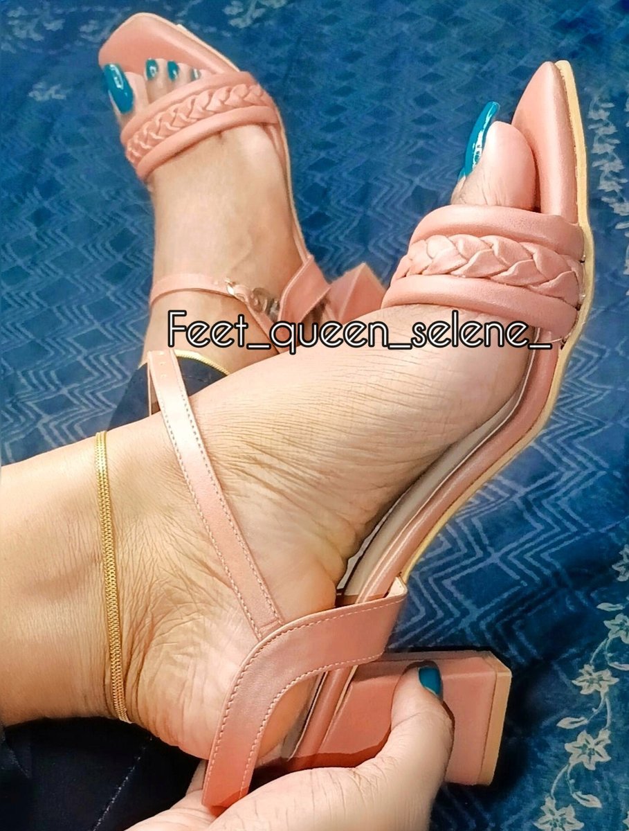 Heels🤎
#highheels 
#feet #FeetPicture #mallu #mallumistress #feetselling #picofday