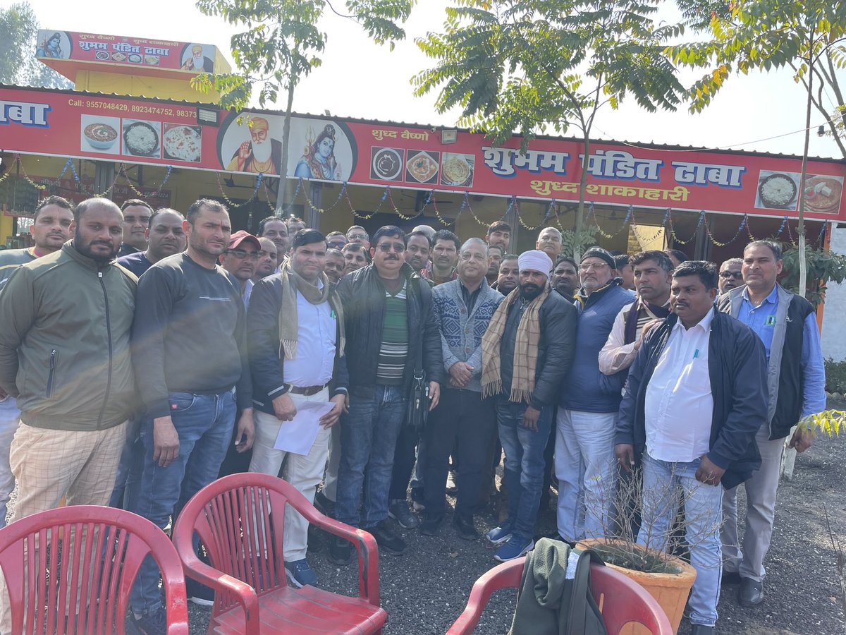 DrVisha64036545's tweet photo. Sensitisation of private Artificial Inseminators for upcoming Accelerated Breed Improvement Programme with Sex Sorted Semen under Rashtriya Gokul Mission Scheme of DAHD in the presence of Chief Executive Officer Uttarakhand Livestock Development Board . https://t.co/L6jP3Fo1MW
