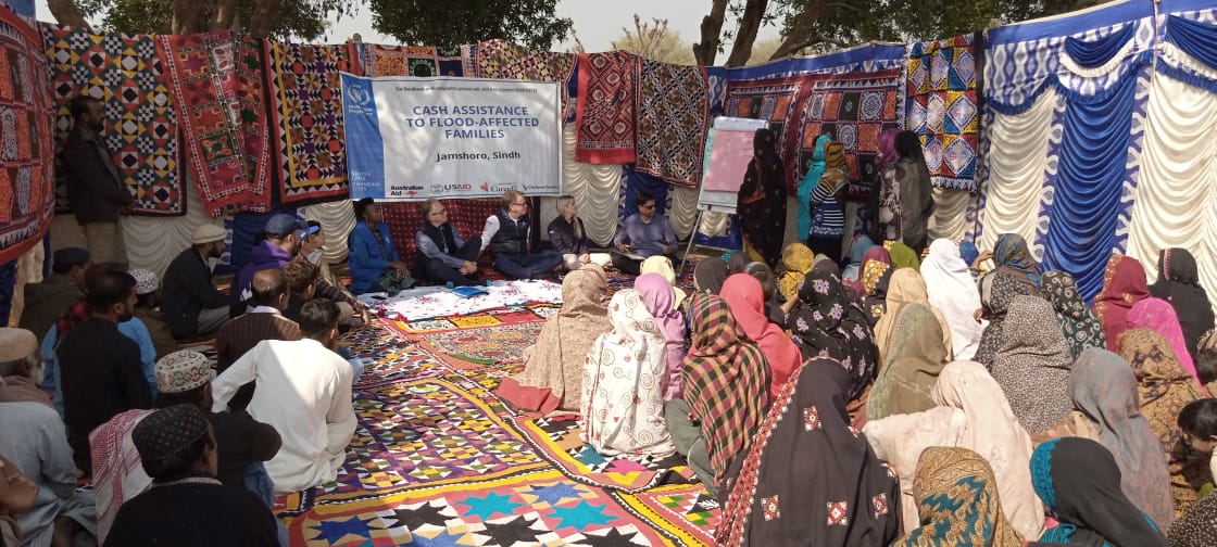 WFP🇵🇰 organized a high-level field visit to Jamshoro, Sindh, where @AusHCPak saw firsthand the recovery & relief work WFP is doing with the generous contribution from @AustralianAid to support & build the resilience of the most affected communities by floods.  
🧵1/2