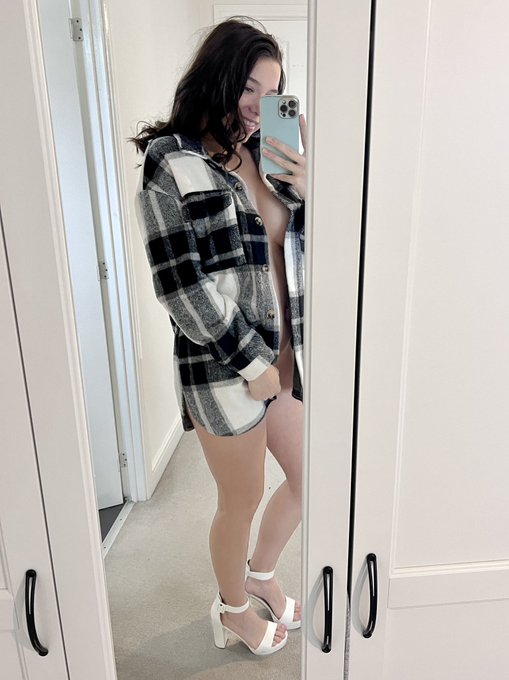 All the pics with the coat open and without the coat too👇  https://t.co/MIVcnGFDlH https://t.co/tSuA<a href="/tag/mvsales"class="tags"><span>#mvsales</span></a>