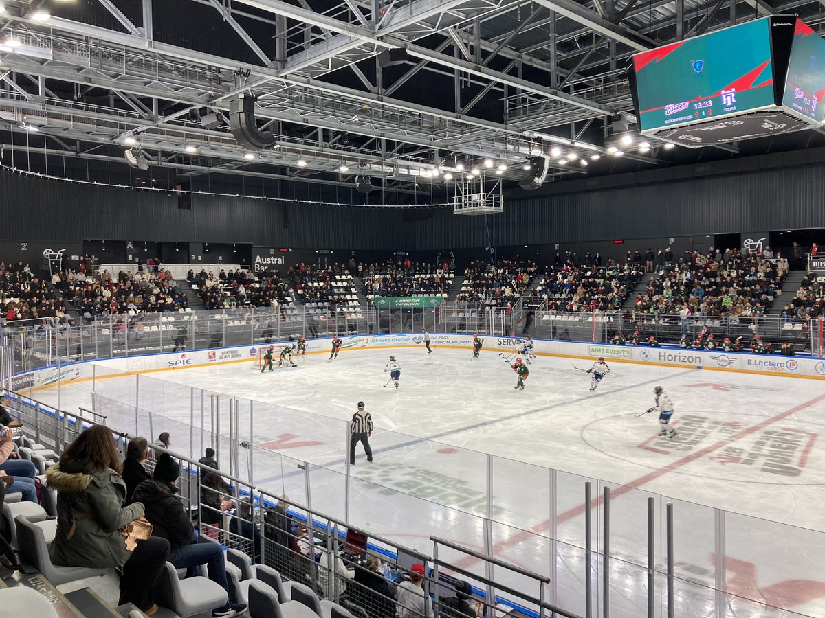 🥅🏒 Énorme match hier soir en Élite Féminine. Plus de 1700 spectateurs sont venus voir <a href="/les_jokers/">Les Jokers de Cergy-Pontoise</a> vs <a href="/rempartstours/">Remparts de Tours</a> Des buts et une magnifique ambiance 👍👏 Et si c’était comme ça pr ts les matchs? 😋 Félicitations aux joueuses, staffs et bénévoles #HockeyFeminin <a href="/Hockey_FRA/">Équipes de France Hockey 🏒</a>