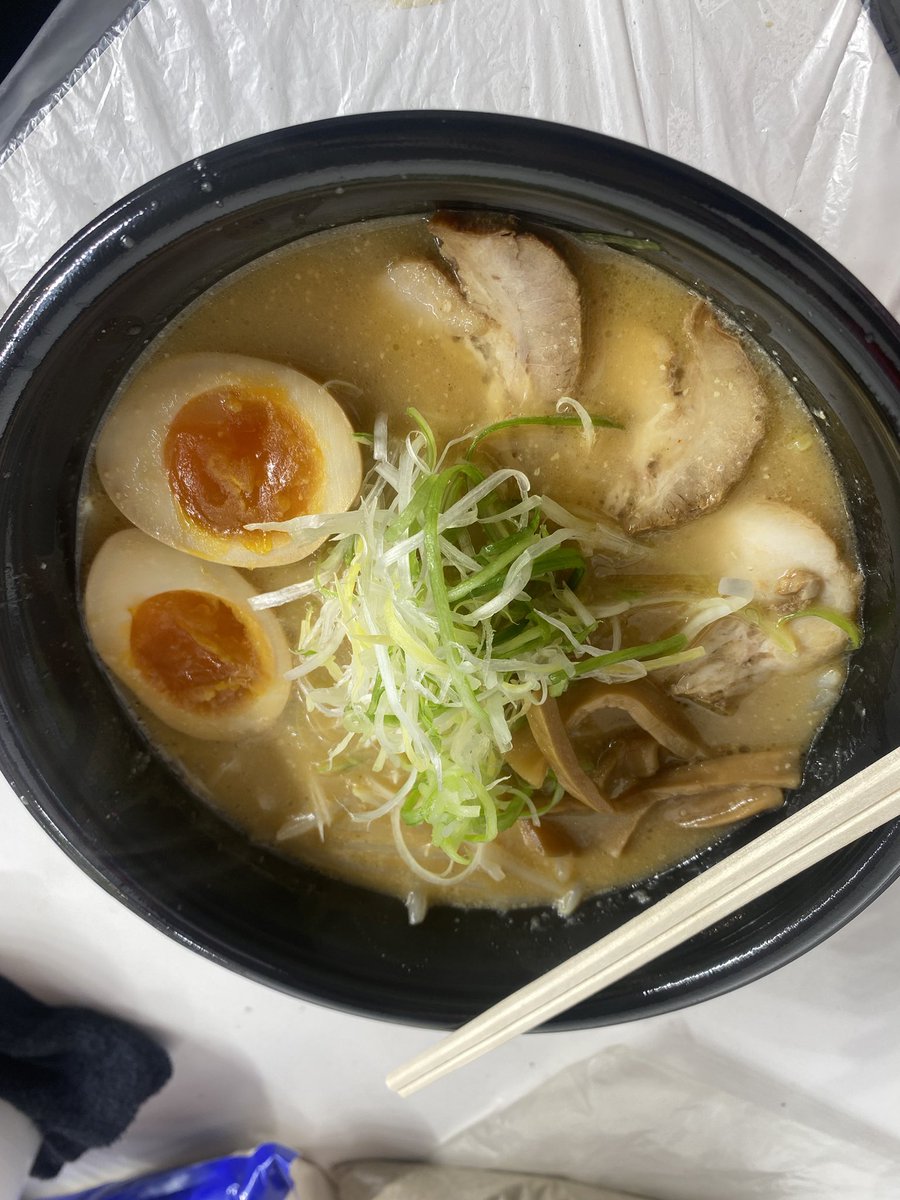 yanagidayonx's tweet photo. @yukichirion @mizkanponz @no_eru_gadeteru 東京きてラーメンしか食べてねぇレベル

おい、だれや今デブって言ったやつ殺○ぞ！ https://t.co/7vi82hb3DB