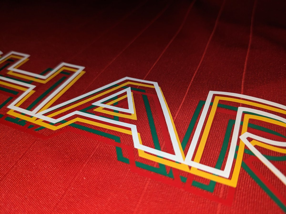 FootballTailor1's tweet photo. 🎶 isn't she lovely, isn't she wonderful 🎶

Really happy how this came out. Thought about going safe with a simple white Sharp logo or trying something a bit special. Always worth going for it.

Available to buy, just drop us a message 

#MUFC #ManchesterUnited #ARSMUN https://t.co/MdKgfXiGcm