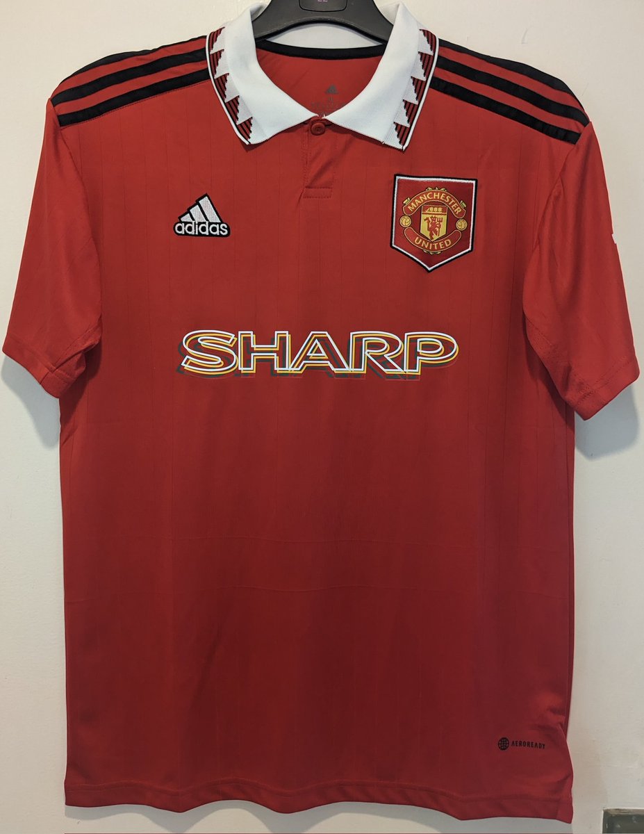 FootballTailor1's tweet photo. 🎶 isn't she lovely, isn't she wonderful 🎶

Really happy how this came out. Thought about going safe with a simple white Sharp logo or trying something a bit special. Always worth going for it.

Available to buy, just drop us a message 

#MUFC #ManchesterUnited #ARSMUN https://t.co/MdKgfXiGcm