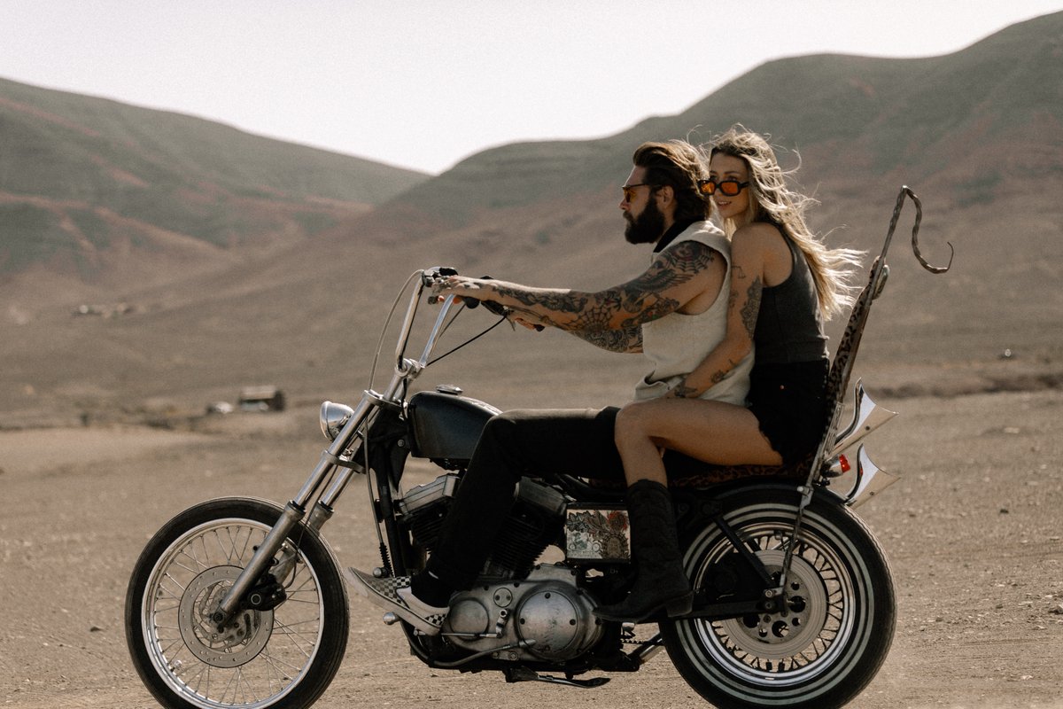 Kozmoore_'s tweet photo. Joining twitter for the second time in my life. Hey! #harleydavidson #pandco #Campaign #BikerGirl https://t.co/HumVWBM4qR