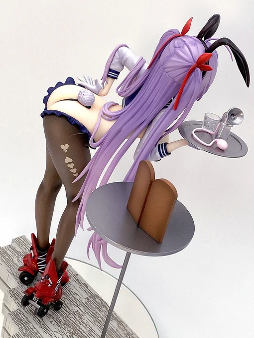 細部まで丁寧に仕上げらているのは
良いフィギュアの条件です。
そして重力をかんじる長乳、素ん晴らしいです! 