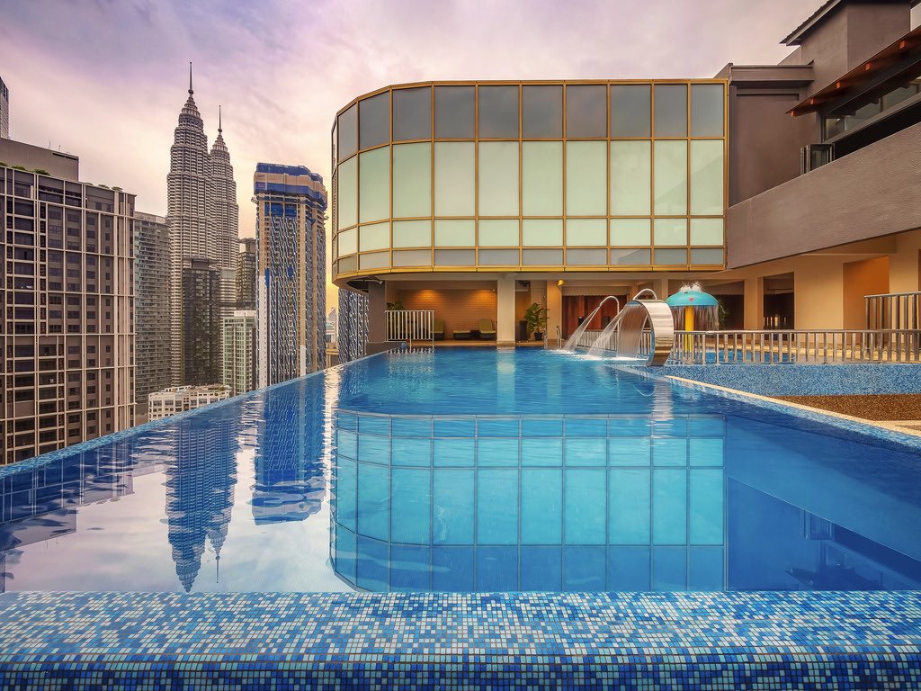 staycationig's tweet photo. Staycation dekat Ibis KL ni korang boleh dapat serendah RM290/night. Malam-malam boleh jer jalan-jalan ke Saloma Bridge takpun korang hunting makan dekat area Bukit Bintang. 🤩 https://t.co/39TRhKdIRC