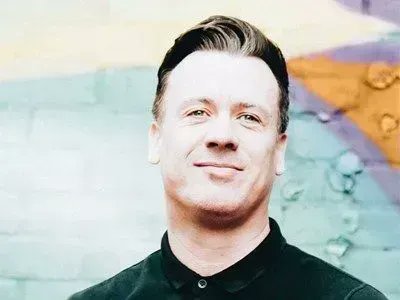 Drawing on his experience working with schools across the UK to help them embrace restorative practices, these are 33 ways Associate Mark Finnis <a href="/Markfinnis/">L30 Relational Systems</a> suggests will build better relationships to make everything better.
buff.ly/3qUVenS 
#edutwitter #edteach