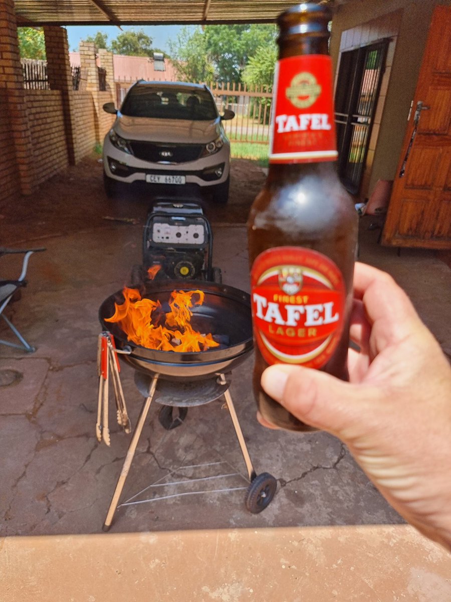 cornedupreez1's tweet photo. Nou gaan ek braai,al is ek alleen🤗 cheers🍺 op hierdie #LayedBackSunday https://t.co/JhFUw9HiWu