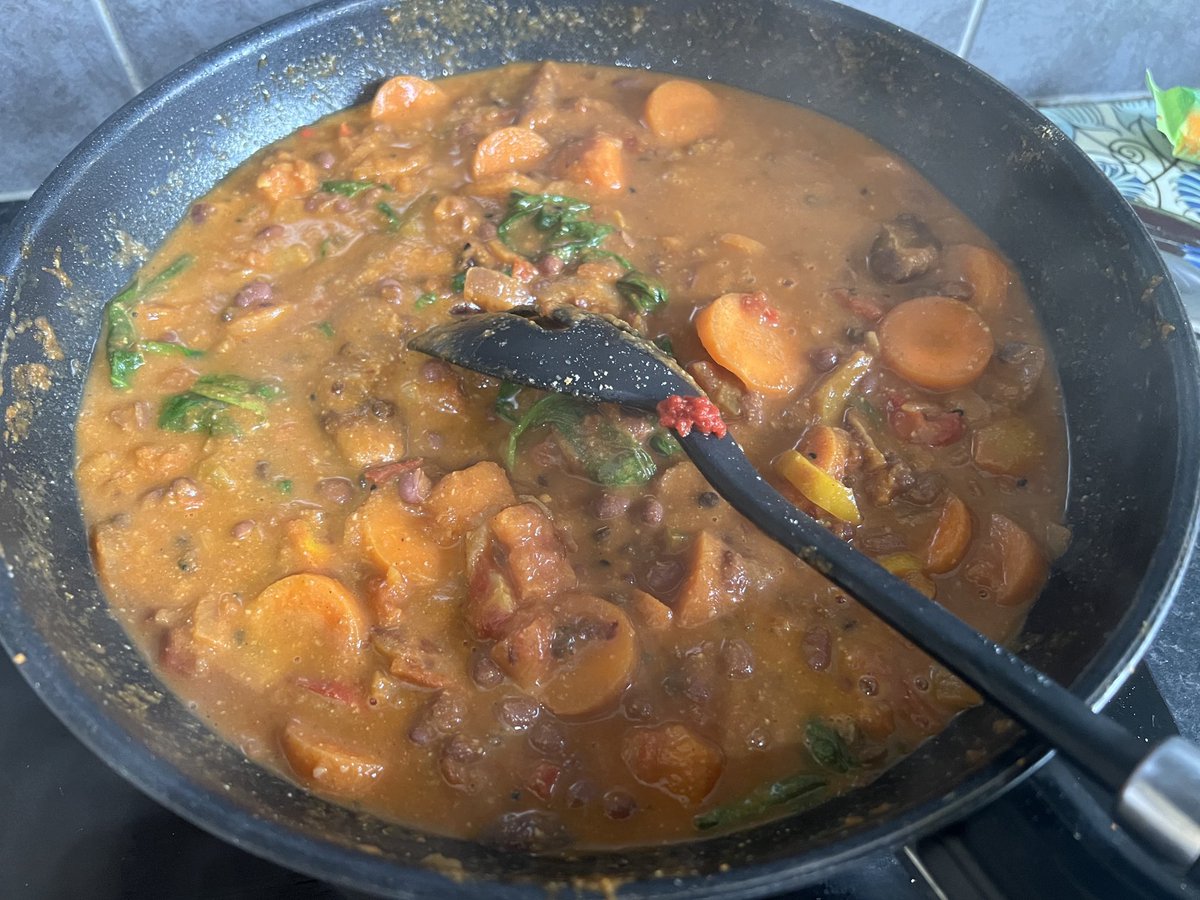 ⁦@Juandelaforet⁩ getting it done early…
Bean and lentil curry! 
That’s Sunday lunch sorted! 
#glutenfree #vegan #gutbacteria