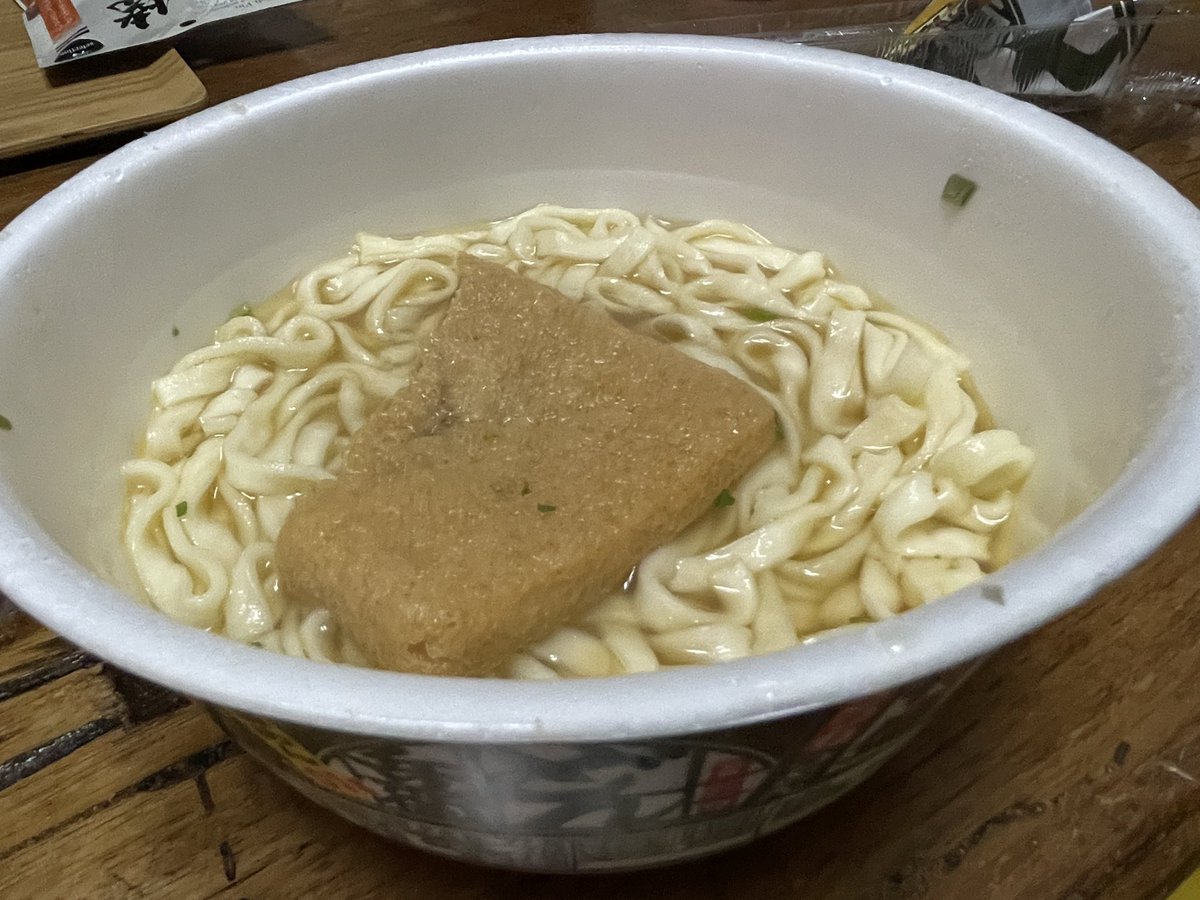 mamo_b's tweet photo. 口を付けてしまってますが、どん兵衛の揚げは化学されてますよね。 なんなんだこの美味さ。 https://t.co/h7camZJl1Y
