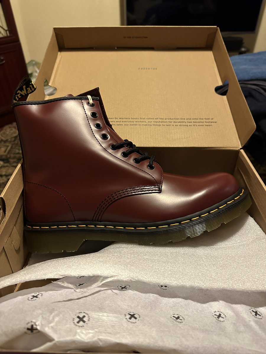 davidmstanton's tweet photo. New shoes! #drmartens https://t.co/SSoSE0Y06T