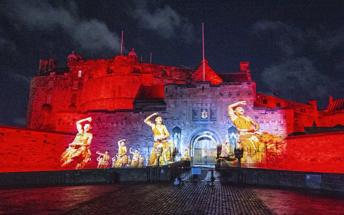 edinburghcastle's tweet photo. Happy #ChineseNewYear! 

We welcome the Year of the Rabbit with special projections on the castle esplanade tonight (Sun 22 Jan) and tomorrow (Mon 23 Jan) from 6pm to 9pm. 

We'll also light up the castle in red tonight. https://t.co/kKglZelaNW