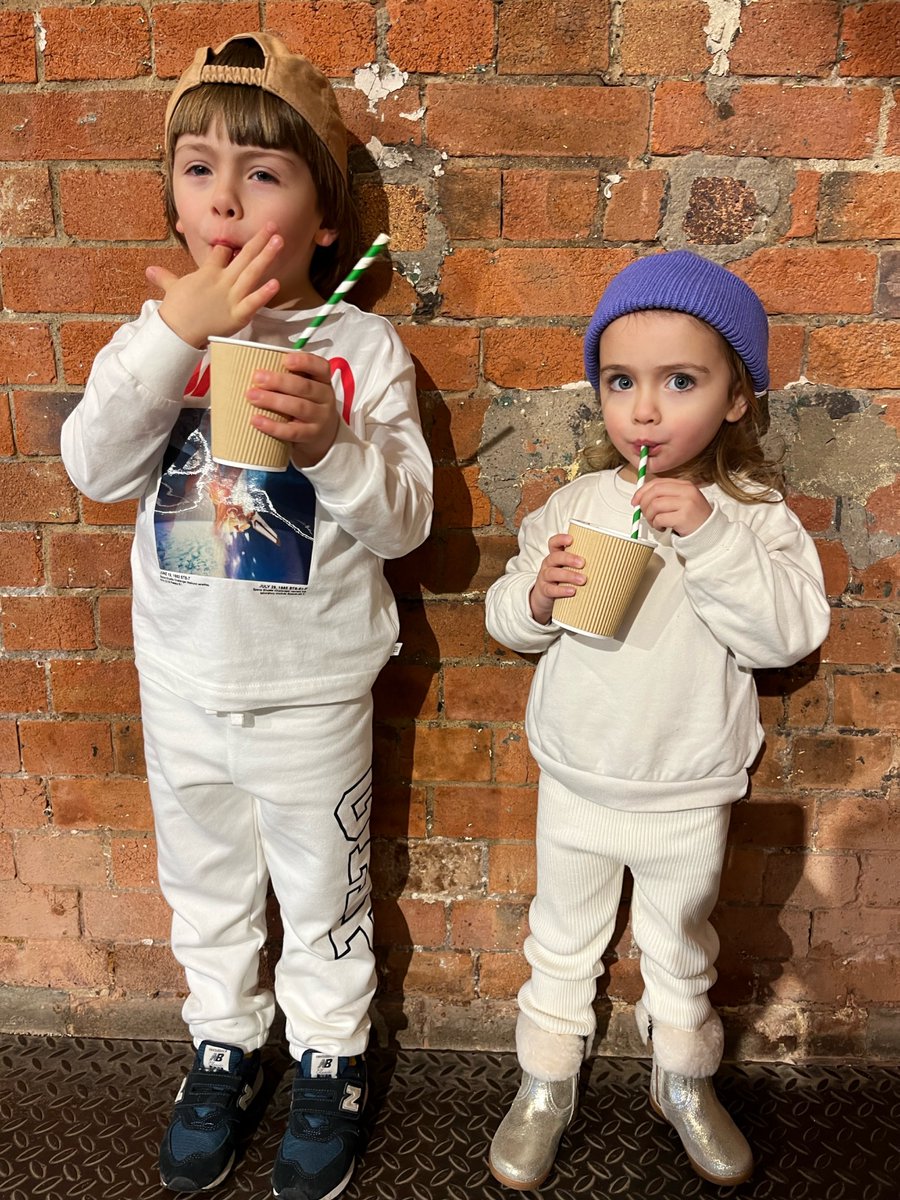 UKGap's tweet image. Blowing away the cobwebs on frosty winter days out with @jodienellist 
🕸️❄️

All the family is wearing Gap and looking 👍

Shop it all at Gap.co.uk