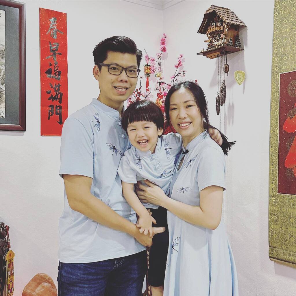 carrielow's tweet photo. Gong Xi Fa Cai from us to you! First time celebrating with the extended family since the pandemic! 

#zherrie #zherriefamily #gongxifacai #cny #cny2023 https://t.co/n8DL89Dz8C https://t.co/pHekiUJSpQ