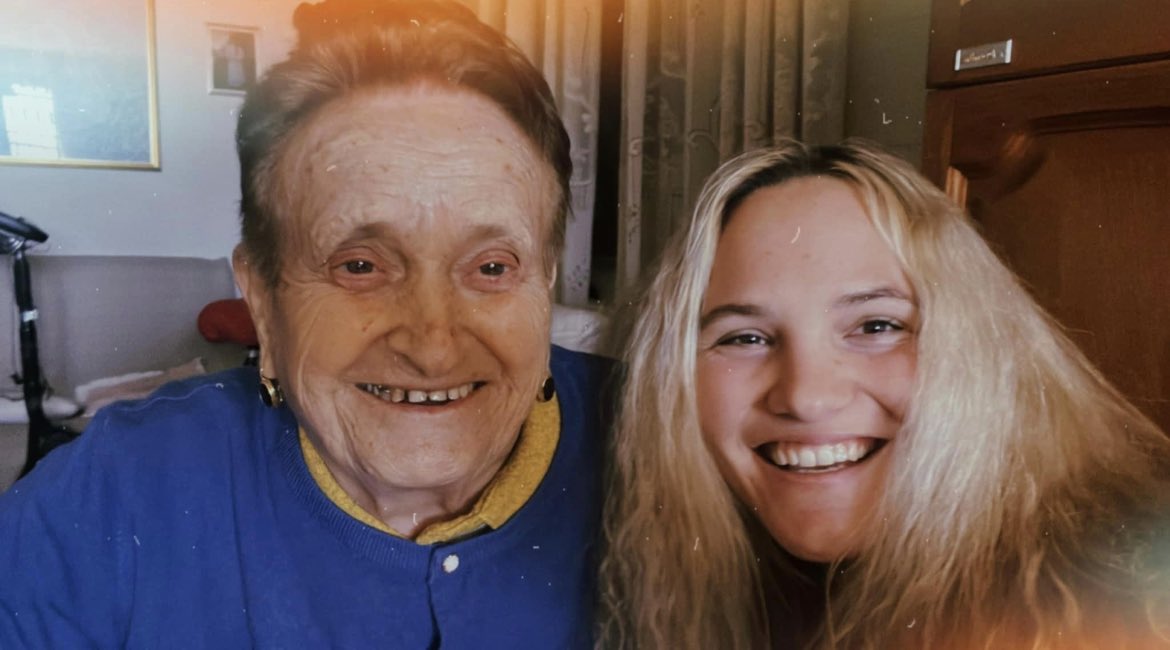 GiovannettiSofi's tweet image. Auguri nonna, ovunque tu sia, sono certa che già ti sei ambientata meravigliosamente tra gli angeli perché, tra di essi, tu sei certamente una dei più splendidi. ❤️

Per sempre,
La tua bibina ❤️❤️❤️ #nonna #nipote #amore #persempre