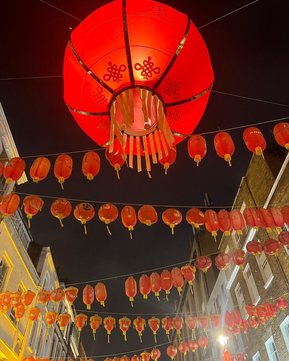 FSampers's tweet image. Happy #LunarNewYear to everyone celebrating 🎉 Highly recommend going on a @ChinaExchangeUK tour of China Town if you’re London based.