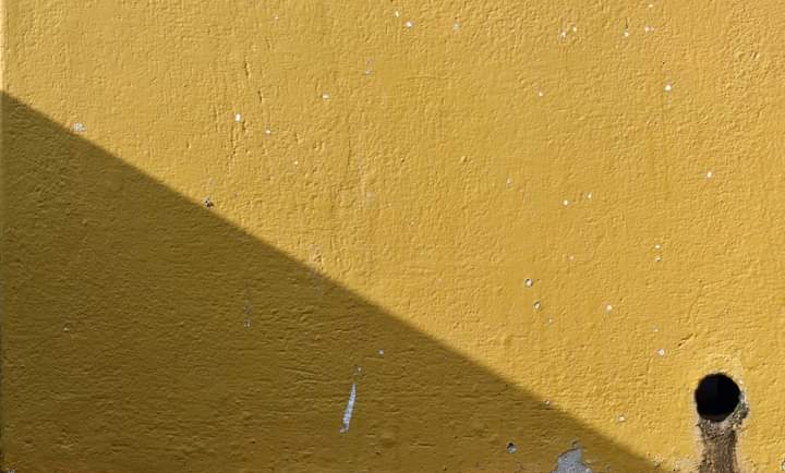arghya7748's tweet photo. #new_to_twitter #minimalism #photography #photographylovers #minimalstreet #street #streetphotography https://t.co/yYtt4C1GoN