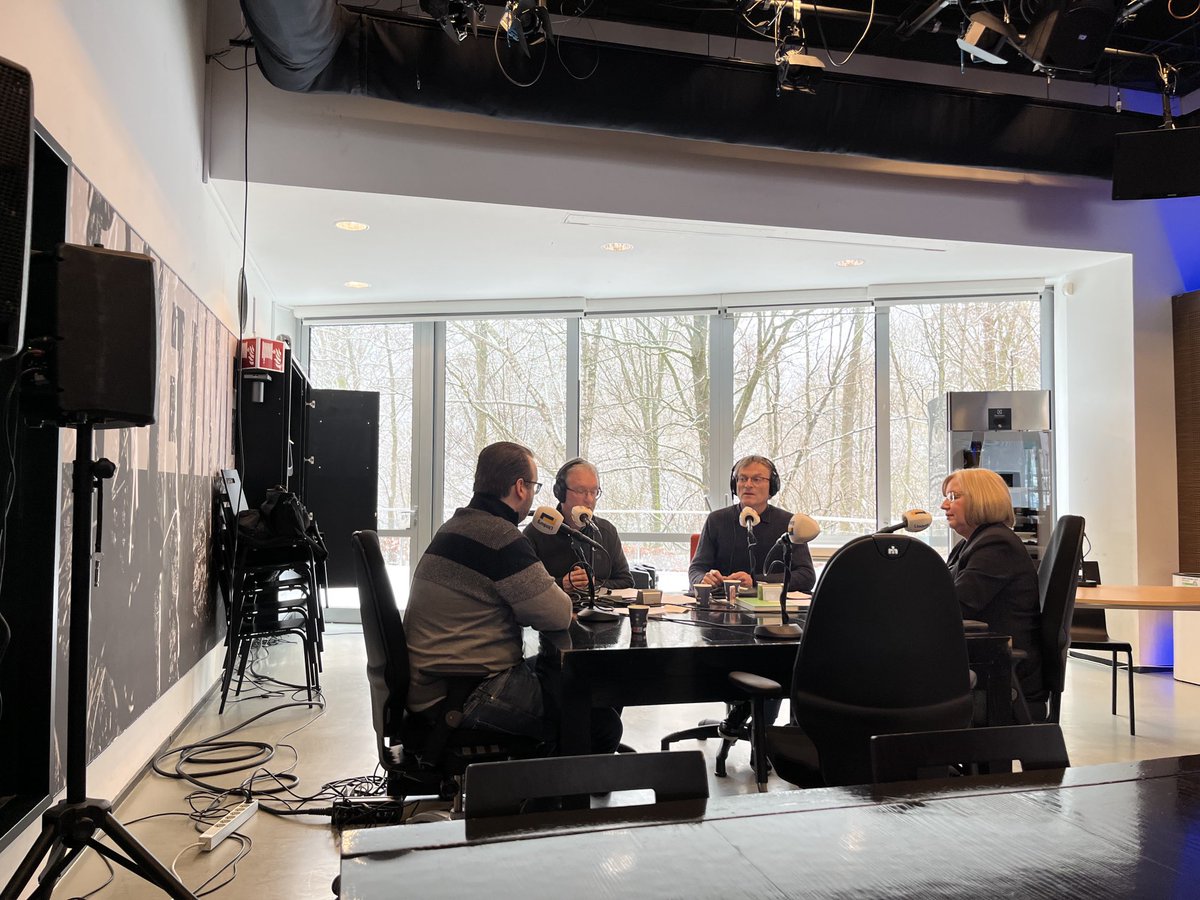 Zo dadelijk te gast bij het radioprogramma De Stemming van L1 over ons boek Mentale vooruitgang van gezinnen.