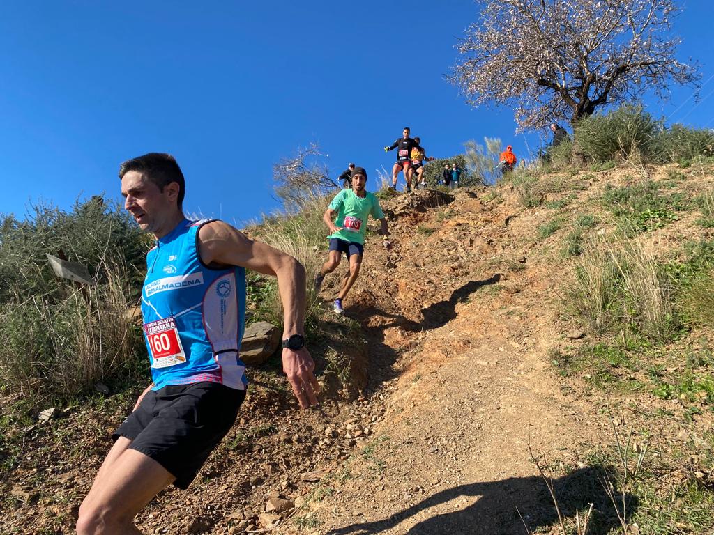 Ya en la bajada a meta #DesafioLaCapitana un grupo con Pitu a la cabeza, que se la va a jugar en los últimos km, 
📷 <a href="/kapurrosteam/">Kapurrosteam</a>