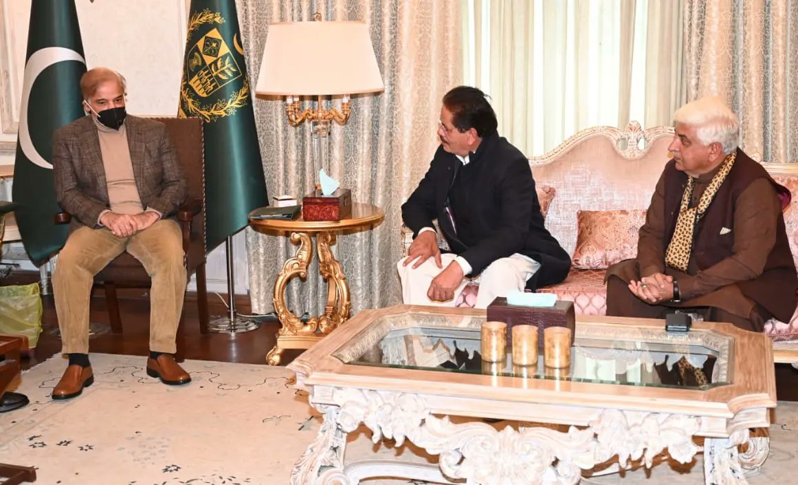 RealHanifAwan's tweet photo. سابق ممبران اسمبلی ملک محمد حنیف اعوان،ملک محمد جمیل اعوان کی لاہور میں وزیر اعظم میاں محمد شہباز شریف سے اہم ملاقات،معاون خصوصی عطاء اللہ تارڑ،ایم این اے چوہدری عابد رضا بھی موجود تھے https://t.co/ayIURjMxh1
