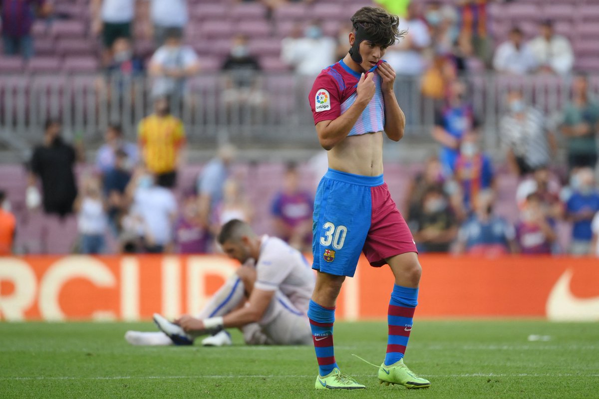 🤔 ¿Os suena este chico con máscara que apareció en el último #BarçaGetafe?