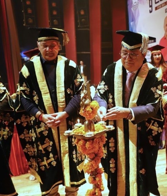 commercebhaiya's tweet photo. Education Minister &amp; VC of GGSIPU coming to attend Convocation event but not listening to our suggestions or comments #ggsipu @anubha1812 @msisodia @VCggsipu @GGSIPUIndia @mamidala90 @ugc_india @erPawanBhadana @dpradhanbjp https://t.co/GVa682H2aW