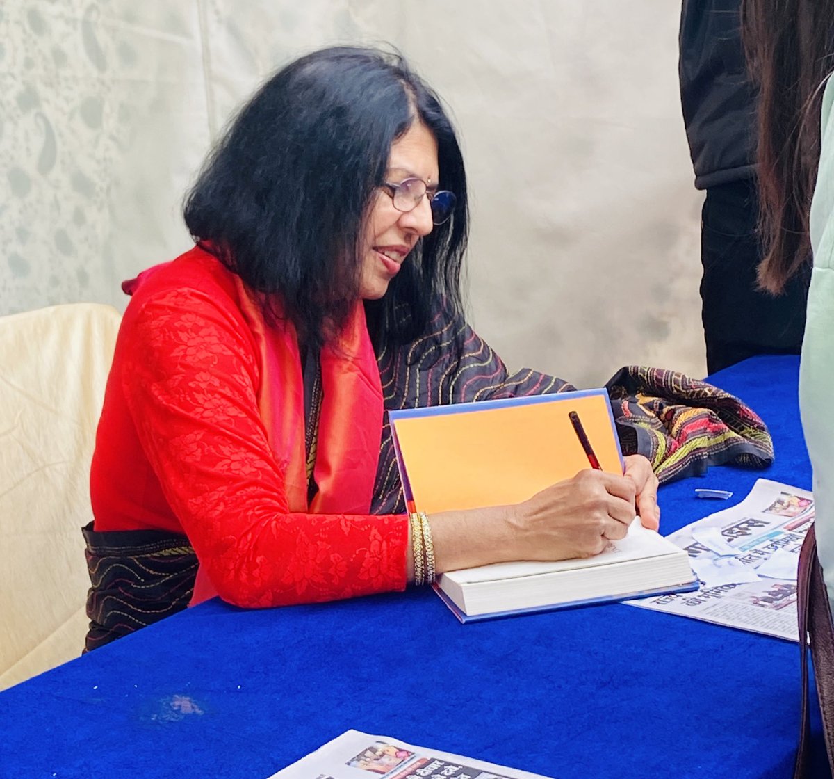stopitatika's tweet photo. Also got my copy signed by @cdivakaruni!! 

#JaipurLiteratureFestival2023 #Independence https://t.co/DgUf5ocAcC