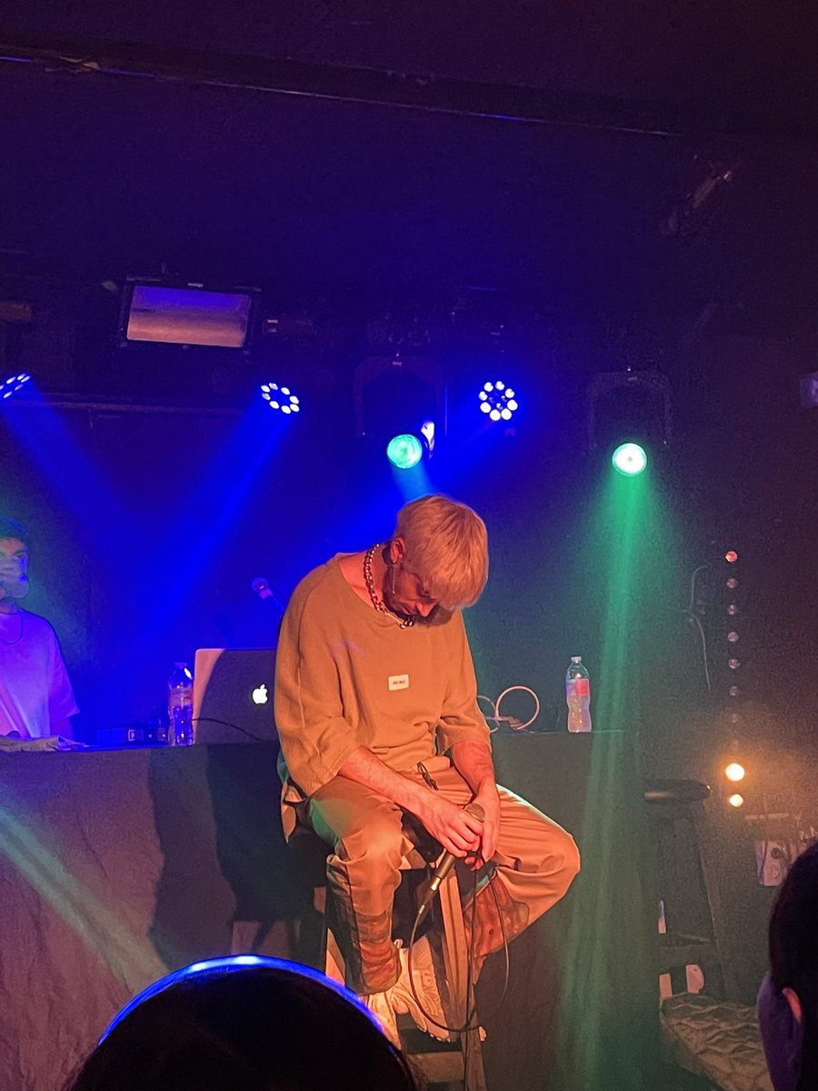 akakiiro667's tweet photo. Merci beaucoup @tetsuromusic_ et @novengitum, @ren_avel pour ce show à la guitare électrique whaou 
pour cette soirée inoubliable pour ce 2 eme concert, et les ultras d’avoir mis le feu à la salle 🔥💙🔥💙
On était tous chaud, et d’avoir pu partagés ses beaux moments avec vous. https://t.co/lKCI0urcPE