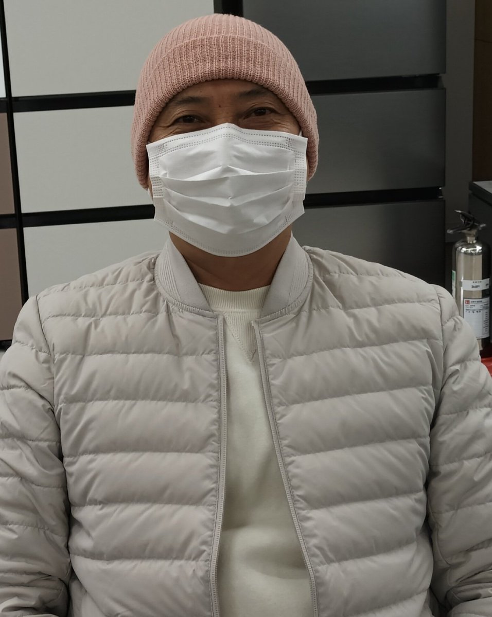 2022.01.22,일
 계묘년 새해 설날이 저물어 갑니다.

 저를 아시는 모든분들 새해 건승과 행복을!
즐거운 마음으로 기쁨넘치는 2023년을 기원합니다.

 모자를 사랑하는 집사람이 사주었습니다.
 사자마자 기념 인증을!