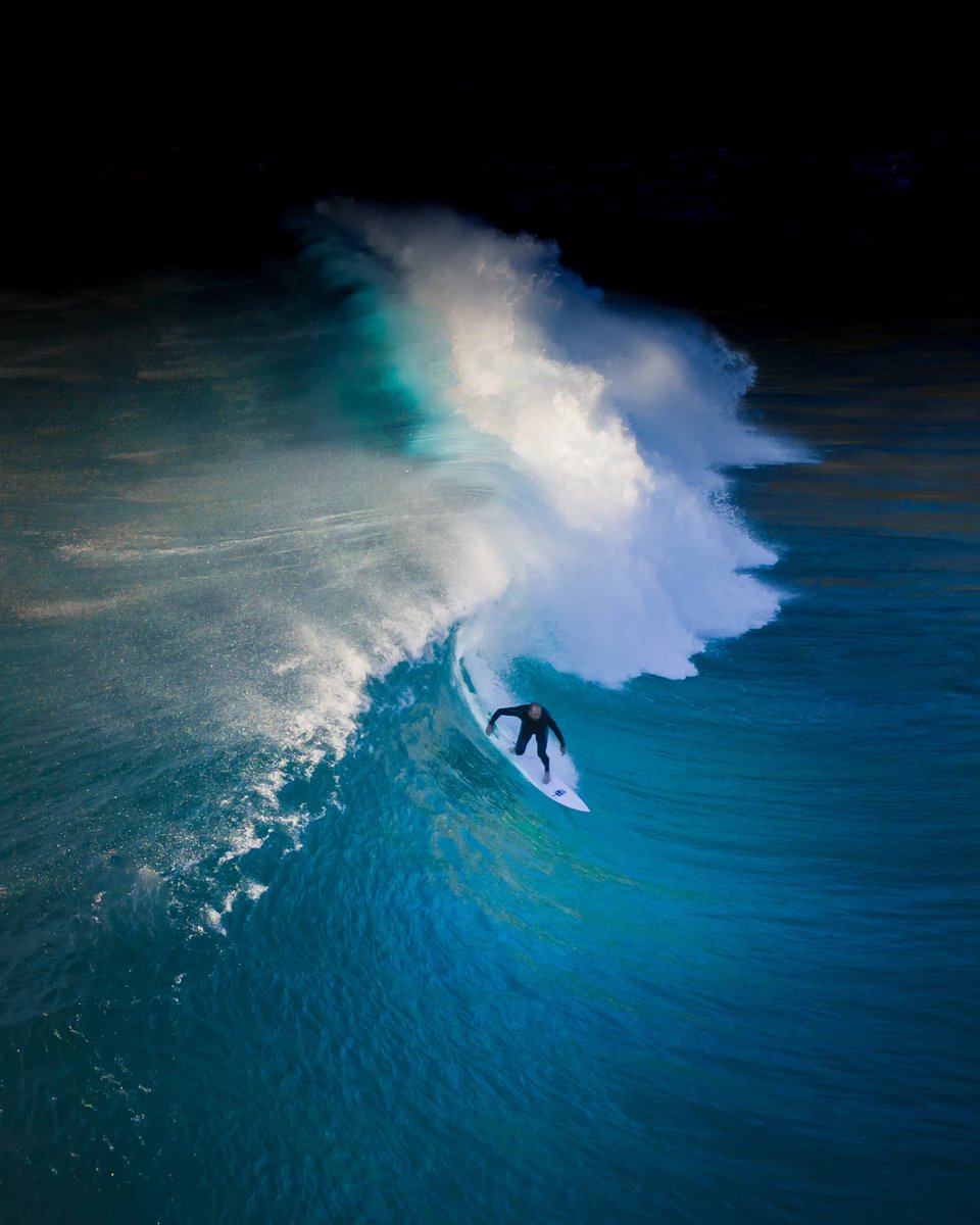 newlightvisuals's tweet photo. The Drone surfer series officially launches next week. Two pieces have already been reserved of the first four pieces to drop. 🏄‍♀️🚁🧵⬇️ https://t.co/aL2LvmHrS8
