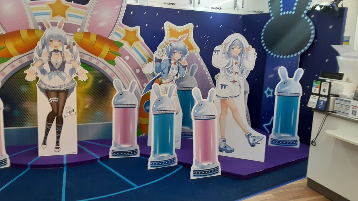 fugMWJnQO2bHfgA's tweet photo. 今日は秋葉原いってきためふー
 #秋葉原 https://t.co/d8QUHWd7Wv