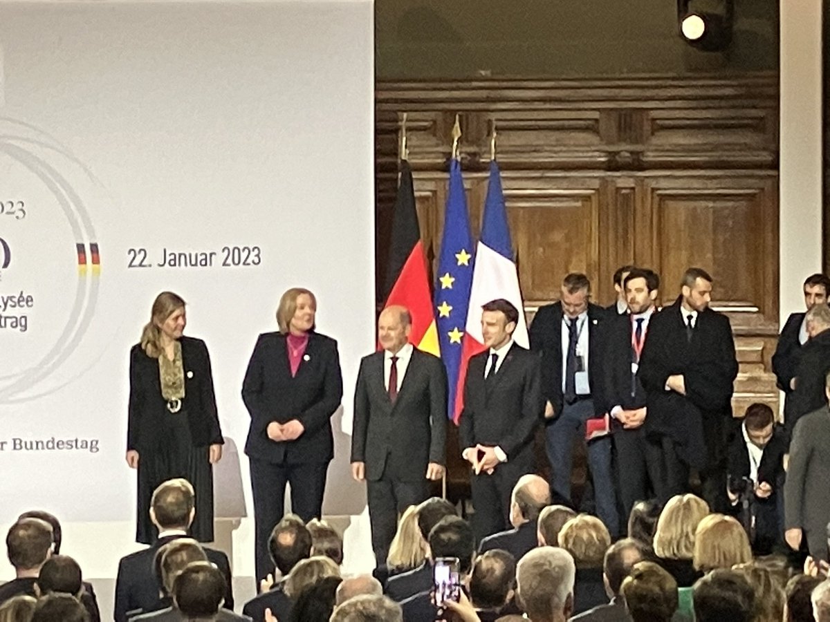 Pl_Maurice's tweet photo. 🇫🇷🇩🇪 Cérémonie à la @SorbonneFr à l’occasion du 60e anniversaire du #traitedelElysee en présence de @YaelBRAUNPIVET &amp; @baerbelbas, présidentes des deux assemblées @AssembleeNat @Bundestag et du président @EmmanuelMacron et du @Bundeskanzler Olaf #Scholz 

#JFA #JFA2023 #DFT2023 https://t.co/O4LtMtZzL5