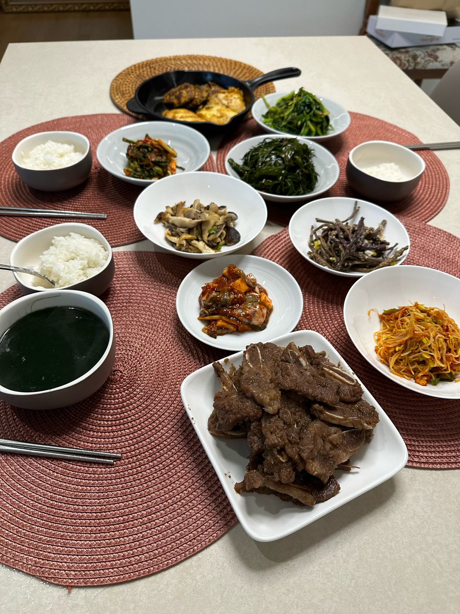 iksmilounge's tweet photo. [🐧💬] 230122

(trans)
Eat delicious foods and have a happy holiday~ https://t.co/fQq894CMzS