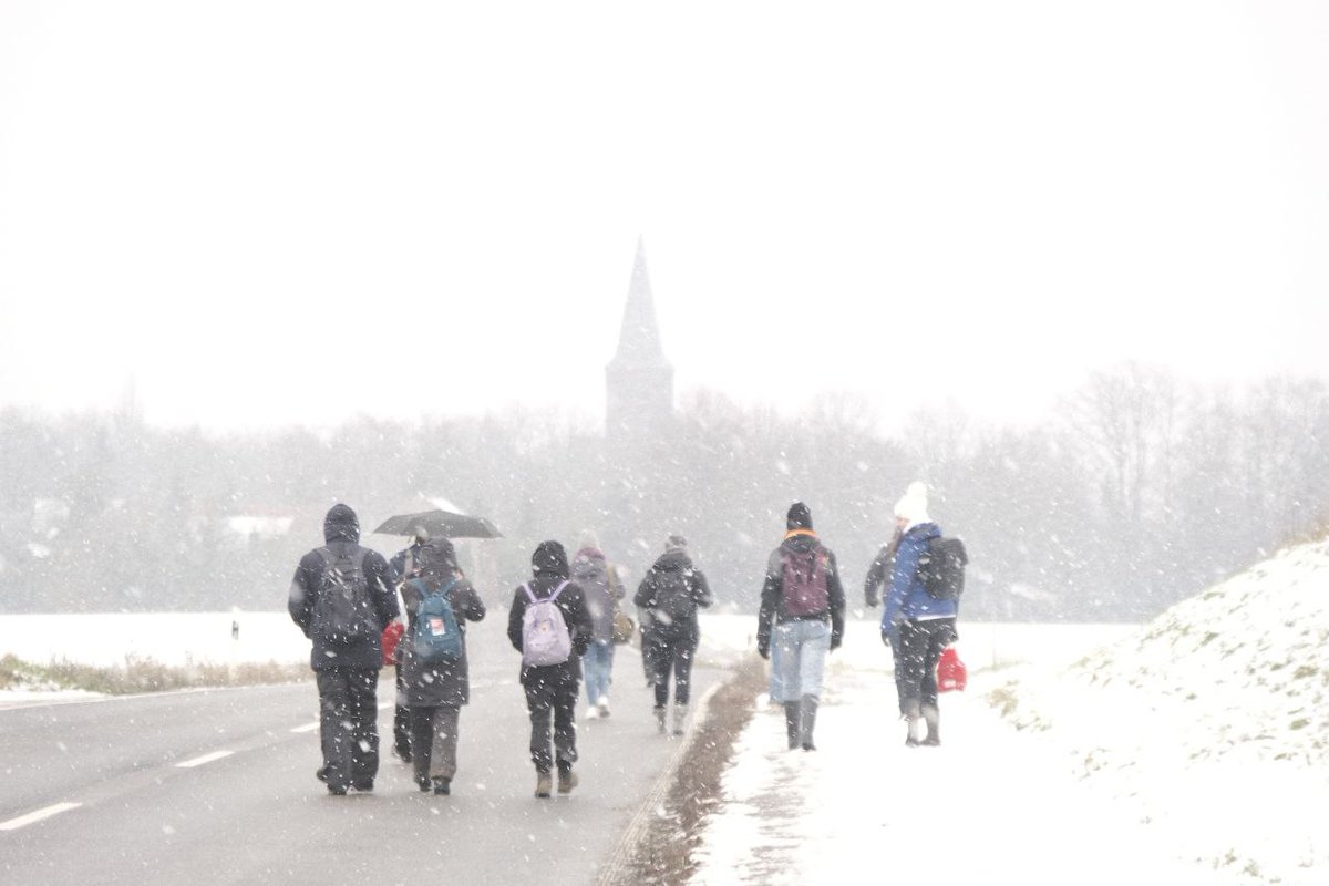 AlleDoerfer's tweet photo. Der #Dorfspaziergang ist heute ein Schneespaziergang! ❄️💛 #LütziLebt https://t.co/8IHemlo6iv